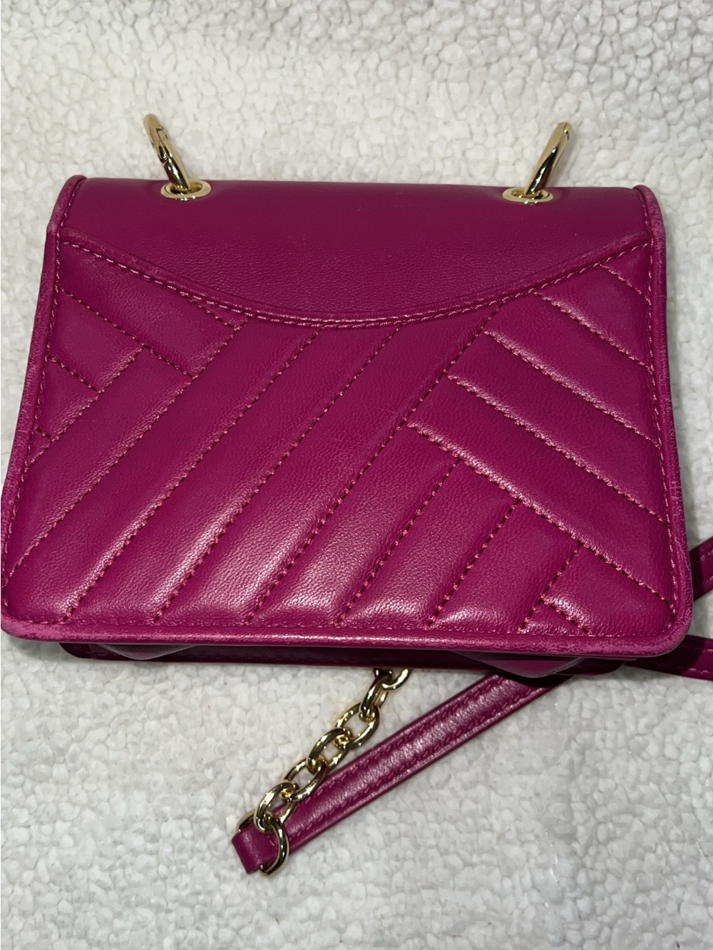 Tory Burch Alexa Mini Fuchsia Quilted Leather Crossbody Bag with Gold Chain - Picture 3 of 4